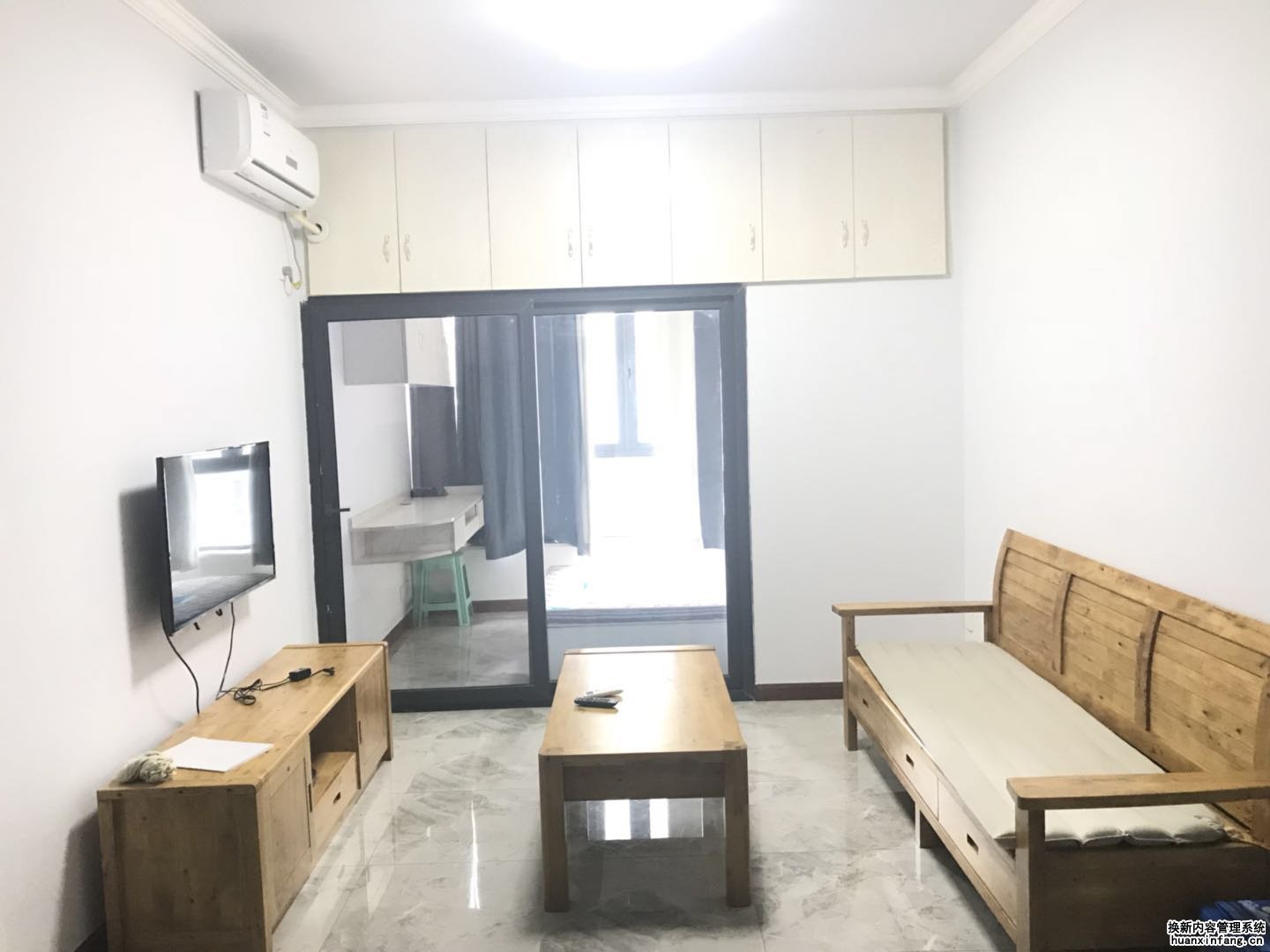 冠宏时代，2室1厅，近地铁，精装修，品牌家具，